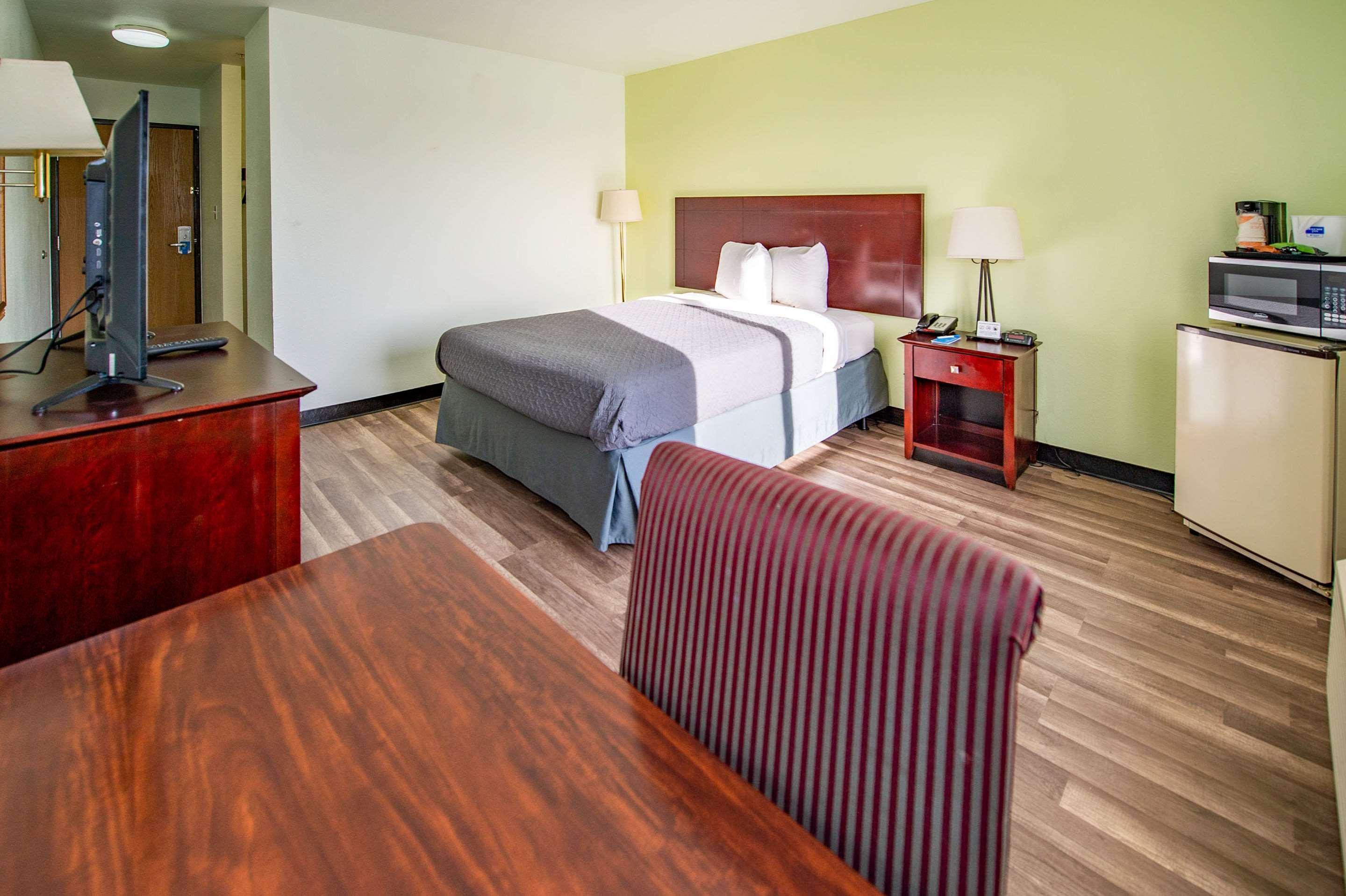 Rodeway Inn Central Colorado Springs Bagian luar foto