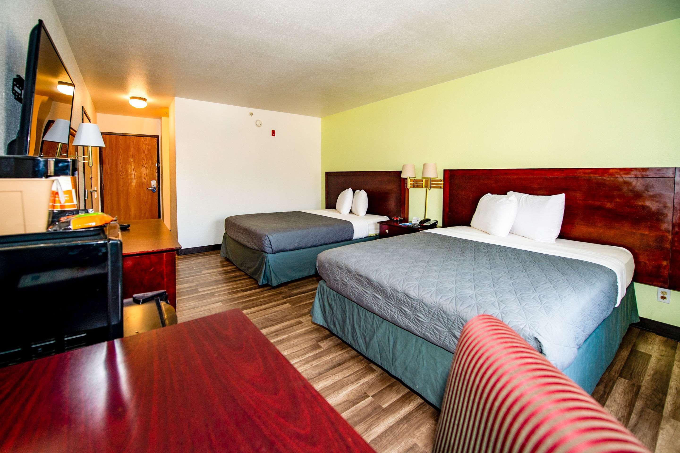 Rodeway Inn Central Colorado Springs Bagian luar foto