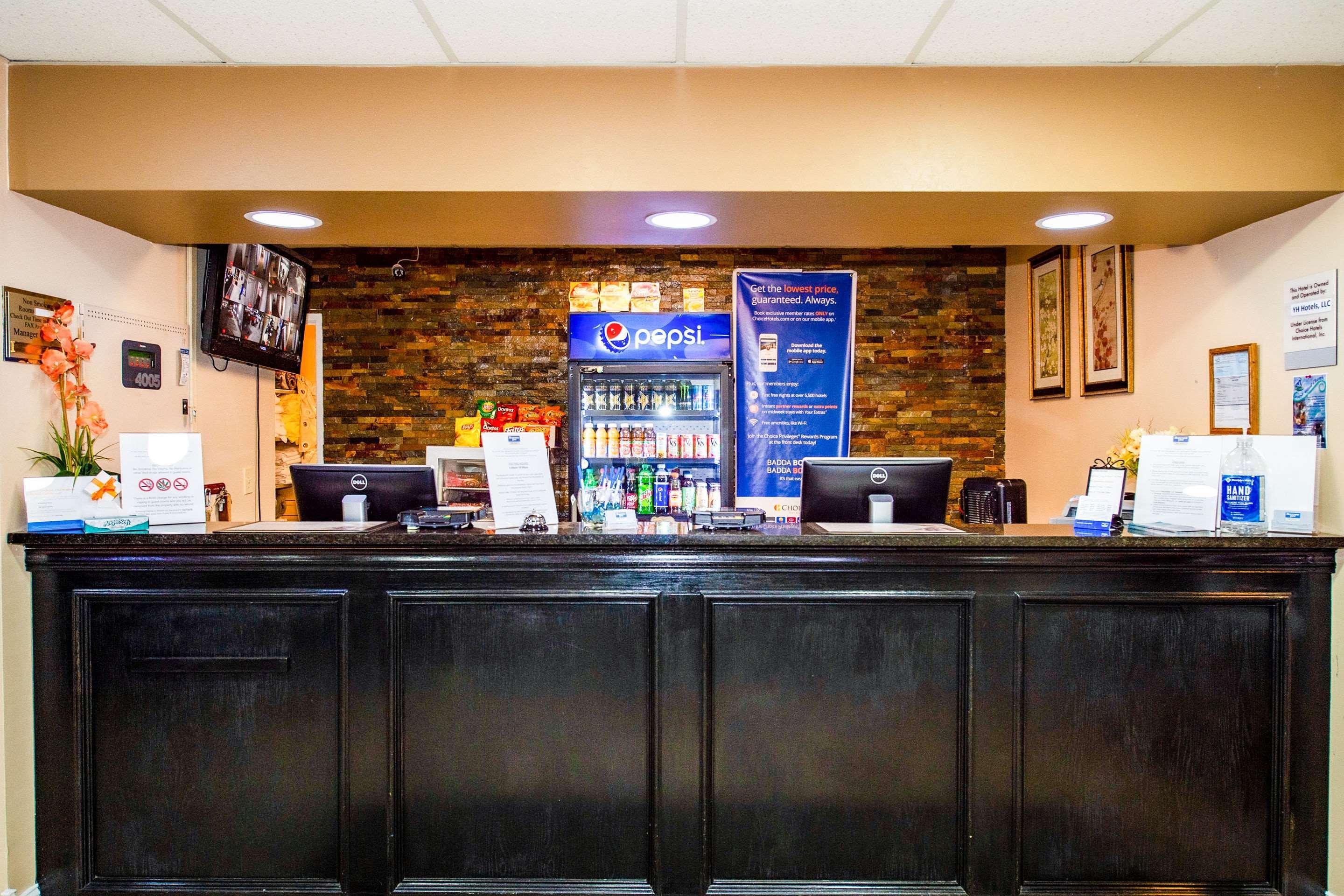 Rodeway Inn Central Colorado Springs Bagian luar foto