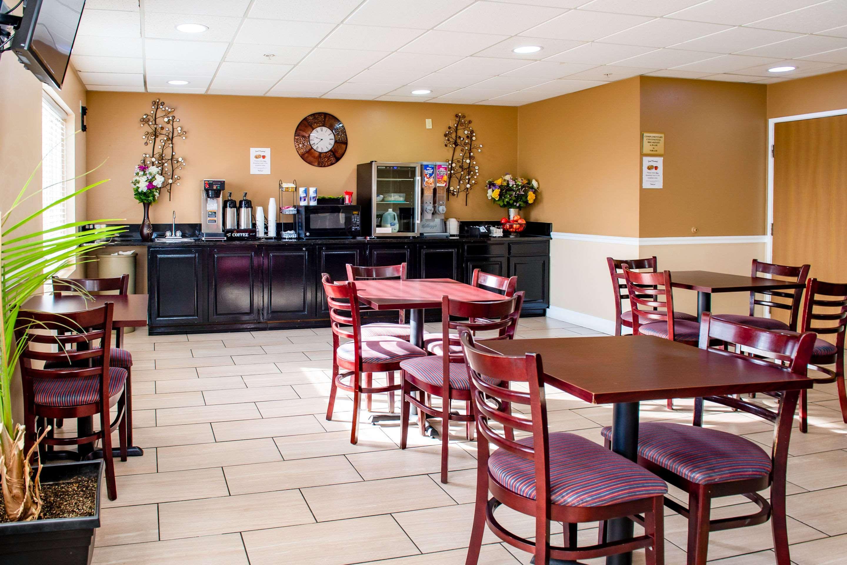 Rodeway Inn Central Colorado Springs Bagian luar foto
