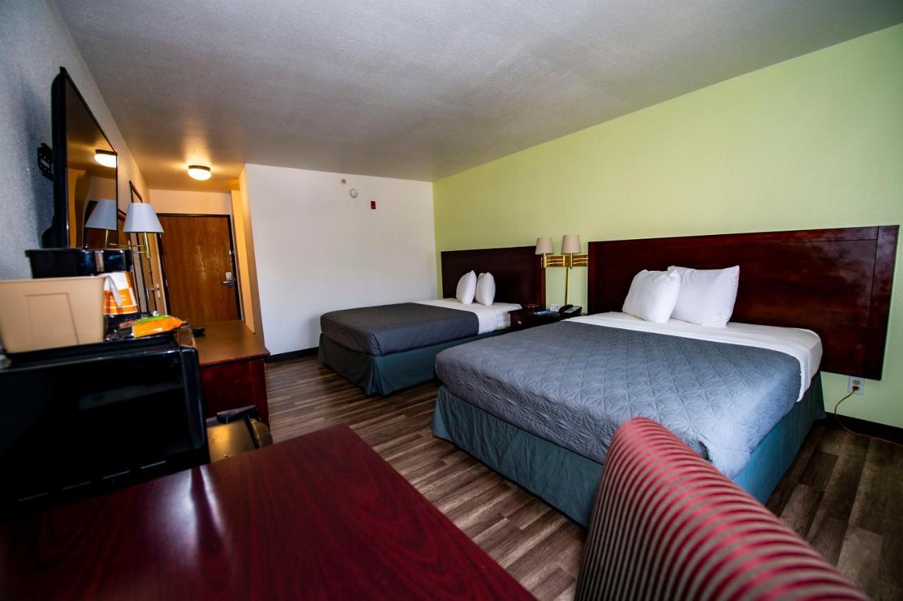 Rodeway Inn Central Colorado Springs Bagian luar foto
