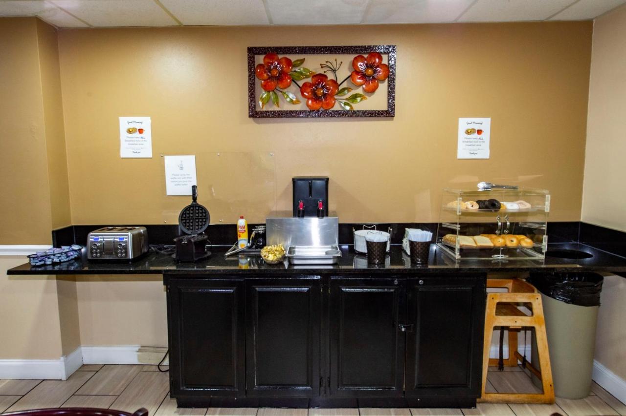 Rodeway Inn Central Colorado Springs Bagian luar foto